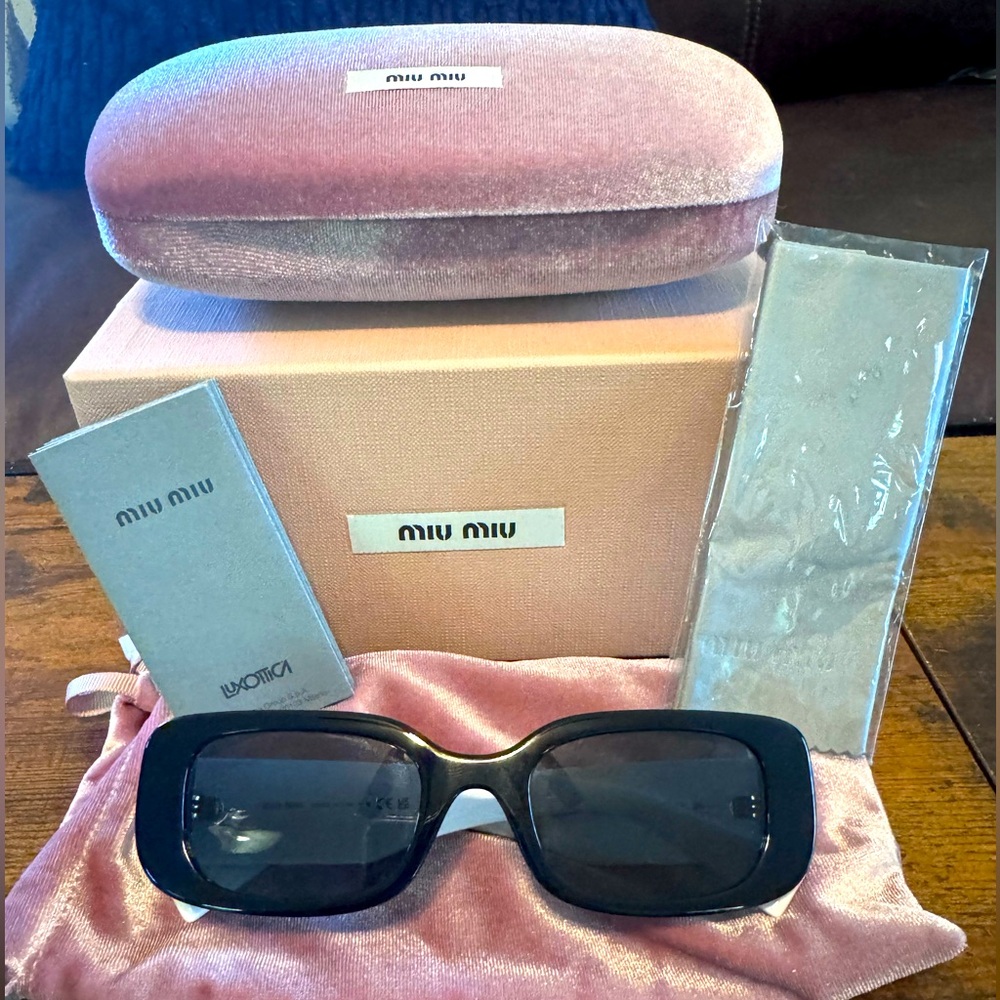 Miu Miu NIB Black/White Sunglasses Full Inclusion